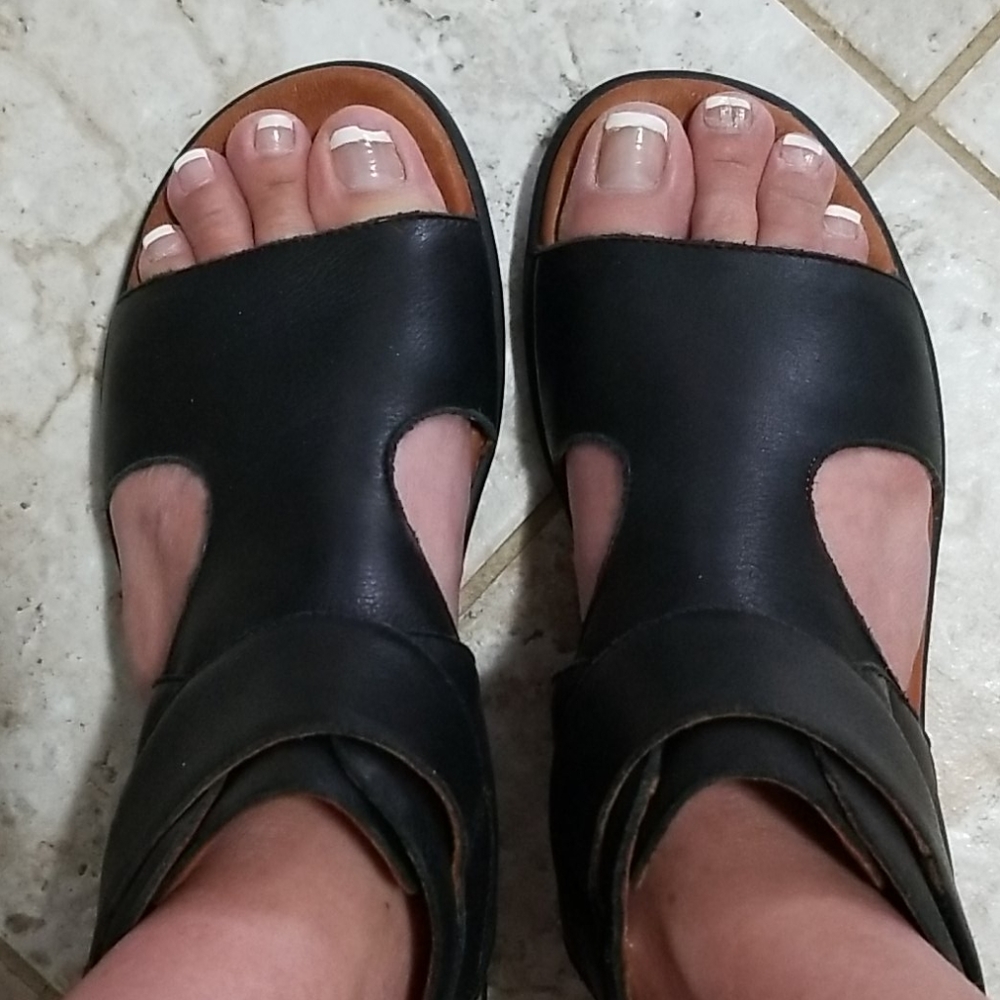 GENTLE SOULS Leather Sandals Size 6.5M